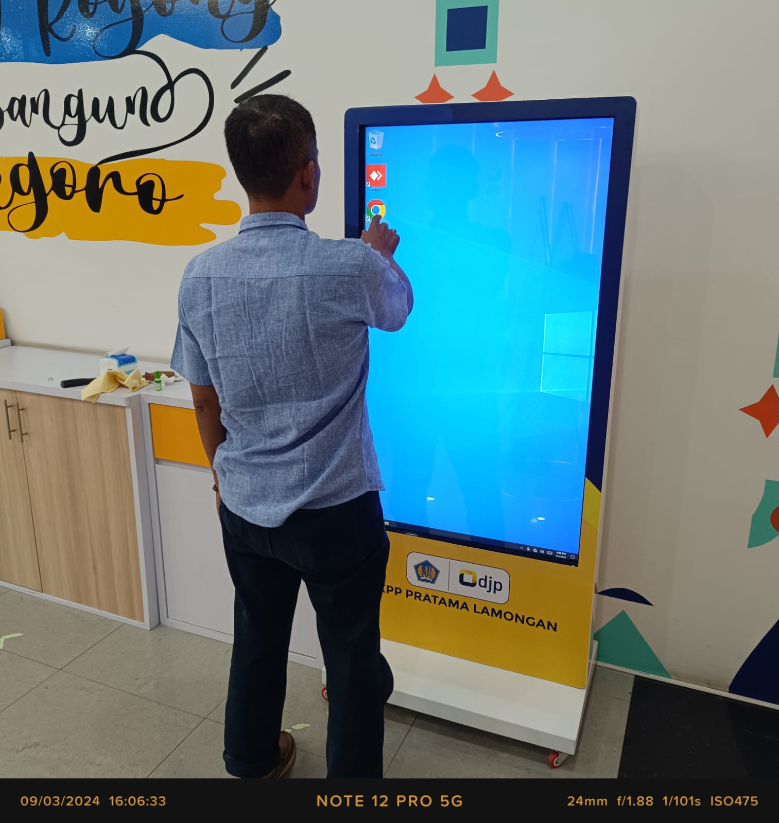 Floor Standing Digital Signage interaktif sentuh